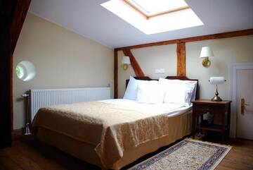 Фото номера Улучшенный номер Manor House Отель Saka Manor г. Сака 3