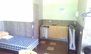 Фото номера Апартаменты в кемпинге Отель Saka Manor г. Сака 3